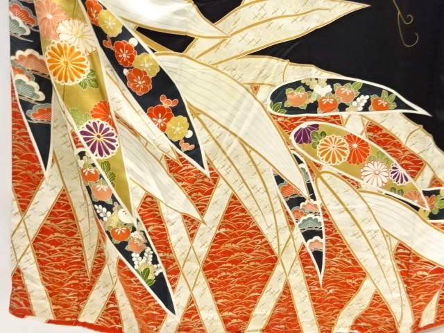  アンティーク　作家物　松竹梅に鶴模様刺繍掛下・中着セット